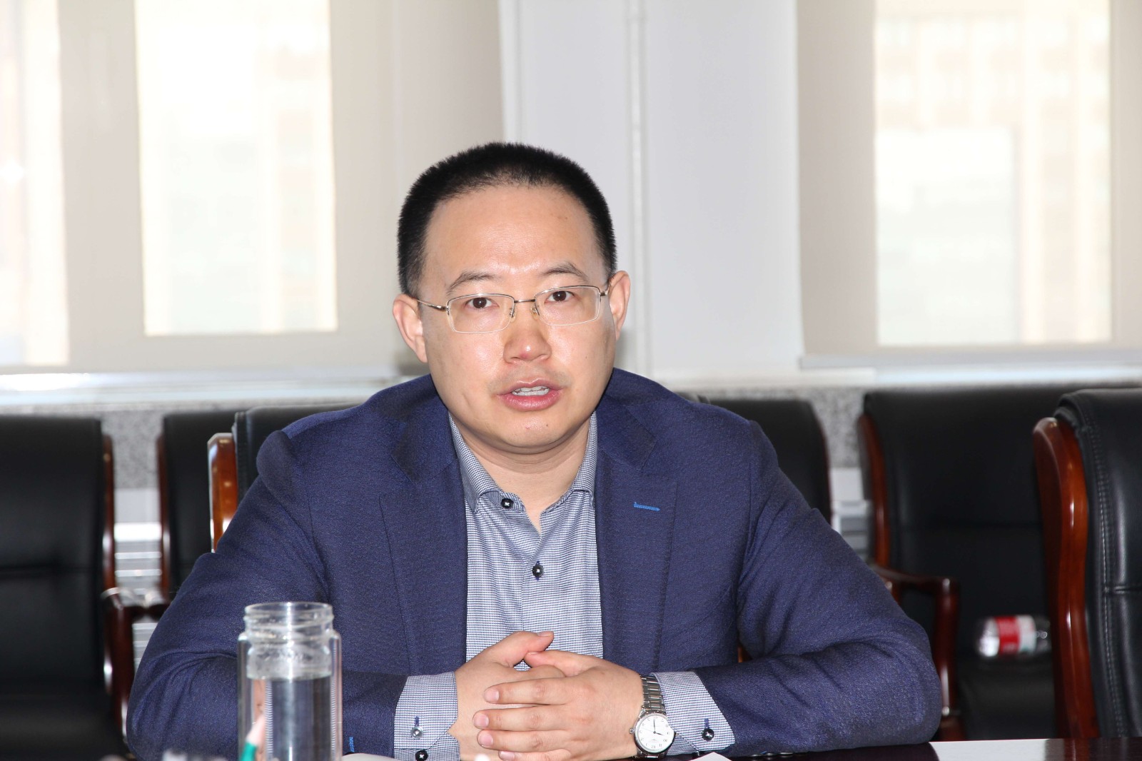 1707449692110910.jpg 高放主持会议.jpg